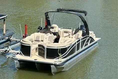 The Image of 2017 Sylvan 8525 Mandalay pontoon boat on calm water. - 4