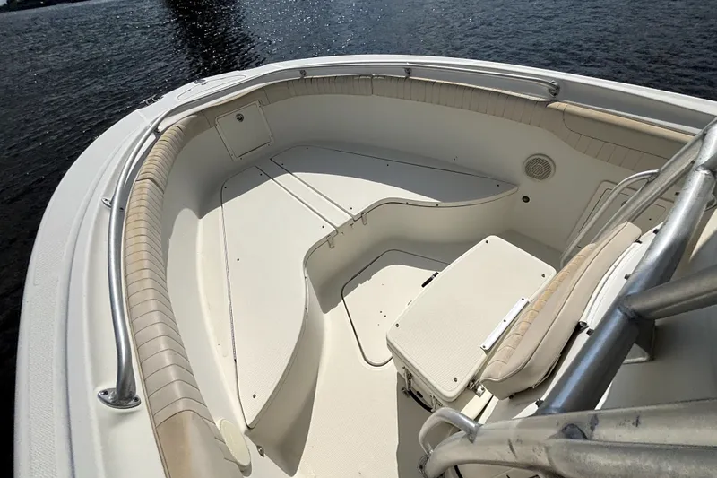 Slide: The Image of 2007 Hydra-Sports Vector 2500 CC boat interior with seating and railing on water. - 14