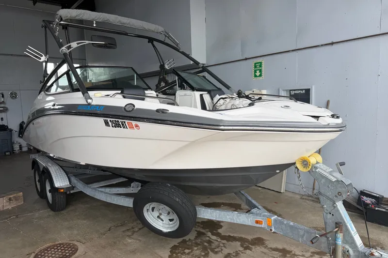 Slide: The Image of 2015 Yamaha Boats 212X on trailer in indoor storage facility. - 0
