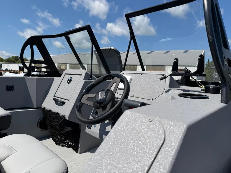 Slide: The Image of SeaArk ProCat 200 2027 - 16