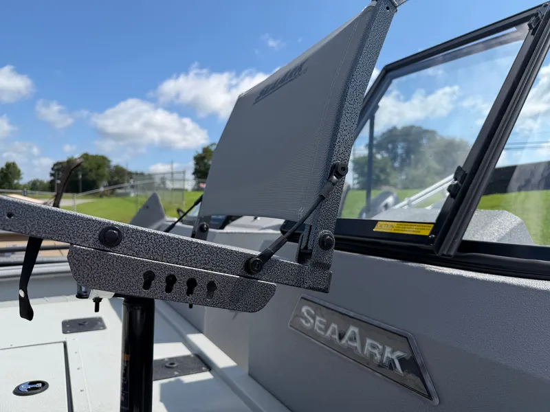 Slide: The Image of SeaArk ProCat 200 2027 - 14