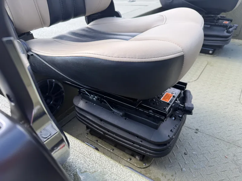 Slide: The Image of SeaArk Flex 21 Pro 2027 - 14