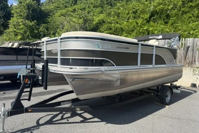 The Image of 2021 SunCatcher Select 20RC pontoon boat on trailer, parked outdoors. - 1