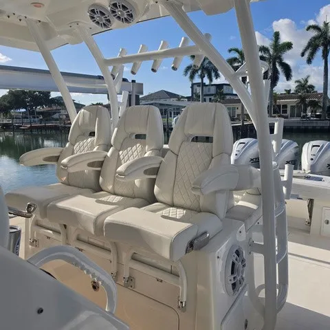 Slide: The Image of Regulator Marine 41 Offshore 2024 - 8