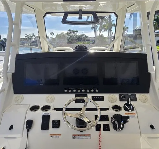 Slide: The Image of Regulator Marine 41 Offshore 2024 - 17