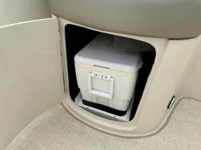 Slide: The Image of Sea Ray 270 Sundeck 2006 - 13