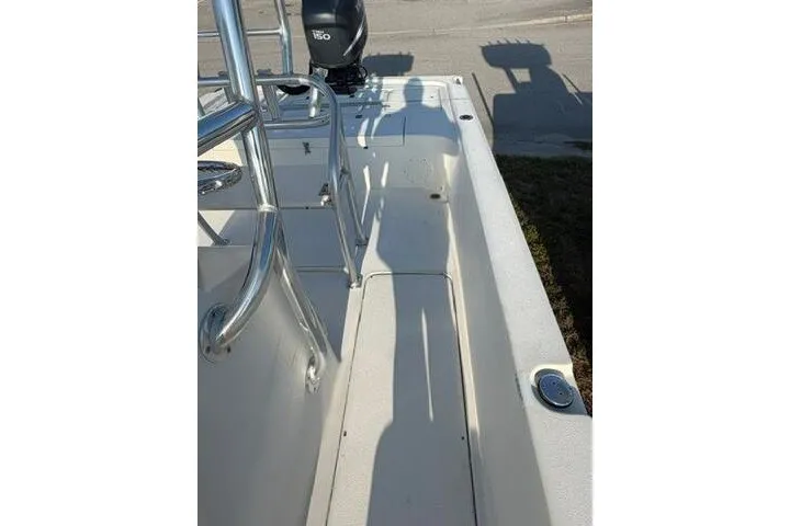 Slide: The Image of 2009 Twin Vee 22 BayCat boat deck with stainless steel railing and outboard motor. - 20