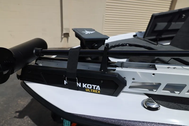 Slide: The Image of 2026 Skeeter ZXR20 SE boat with Minn Kota Ultrex trolling motor. - 19