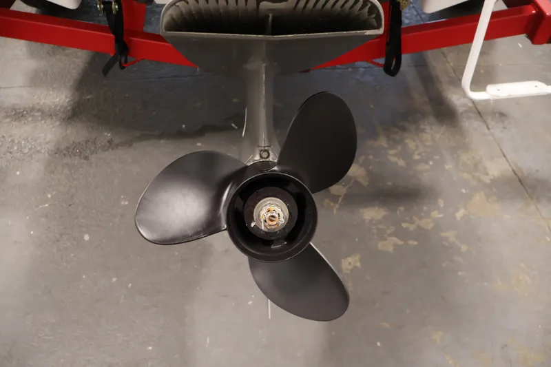 Slide: The Image of Propeller of a 2009 Four Winns H180 boat on a concrete floor. - 40