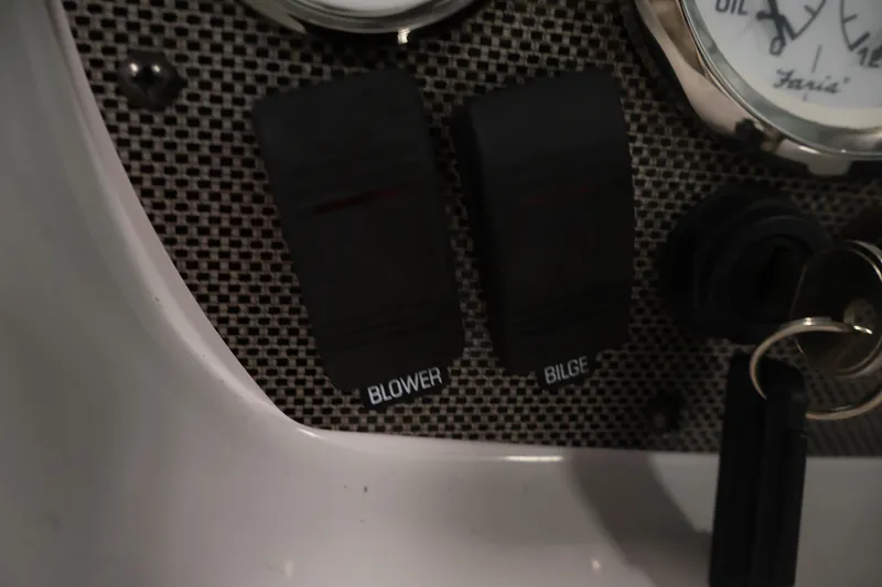 Slide: The Image of Dashboard switches on a 2009 Four Winns H180 boat, labeled "Blower" and "Bilge." - 20