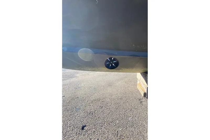 Slide: The Image of 2001 Silverton 42 Convertible boat hull with a circular vent detail. - 36