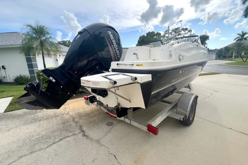Slide: The Image of Bayliner 190 Deck Boat 2017 - 4