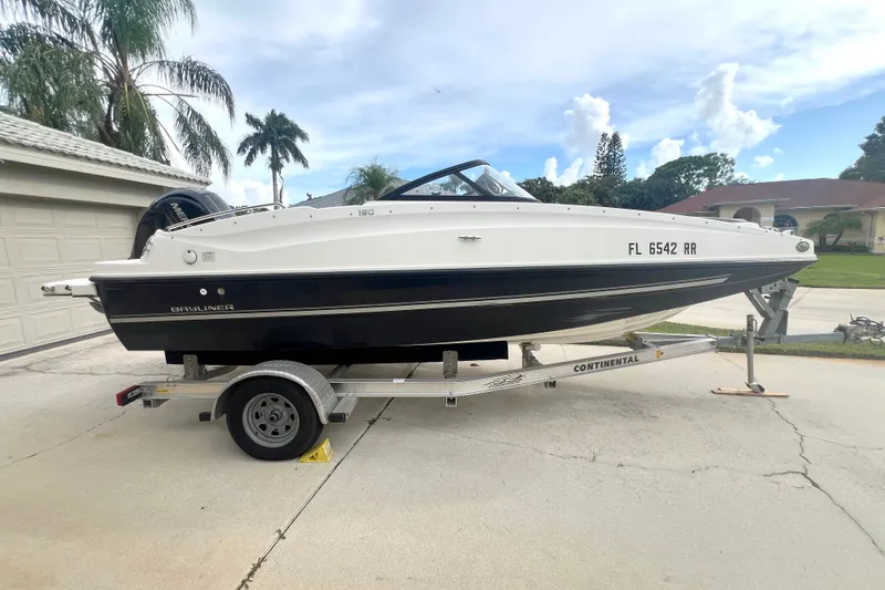 Slide: The Image of Bayliner 190 Deck Boat 2017 - 5