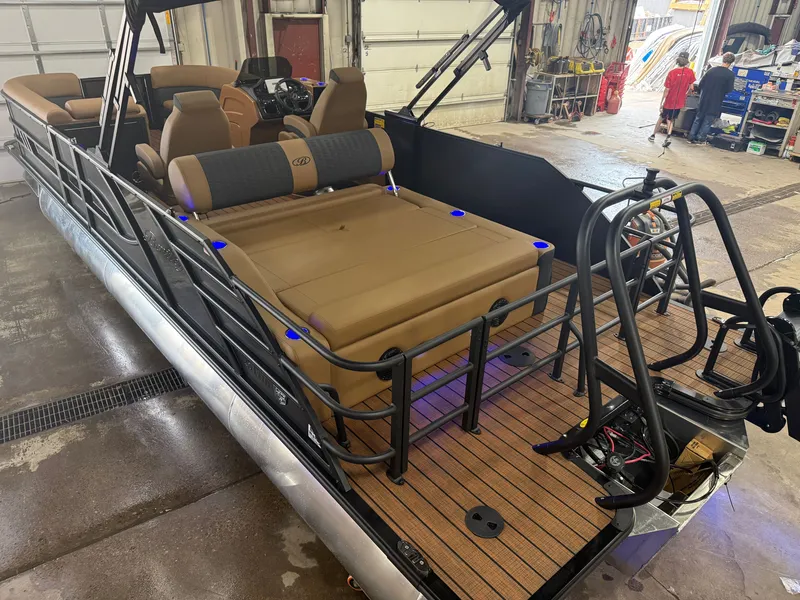 Slide: The Image of Bentley Pontoons Elite 300HP 253 Swingback Tritoon 2027 - 59