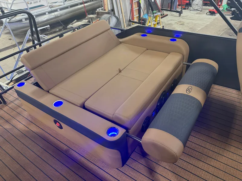 Slide: The Image of Bentley Pontoons Elite 300HP 253 Swingback Tritoon 2027 - 20