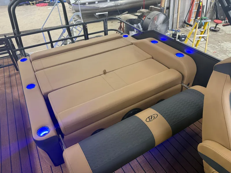 Slide: The Image of Bentley Pontoons Elite 300HP 253 Swingback Tritoon 2027 - 18