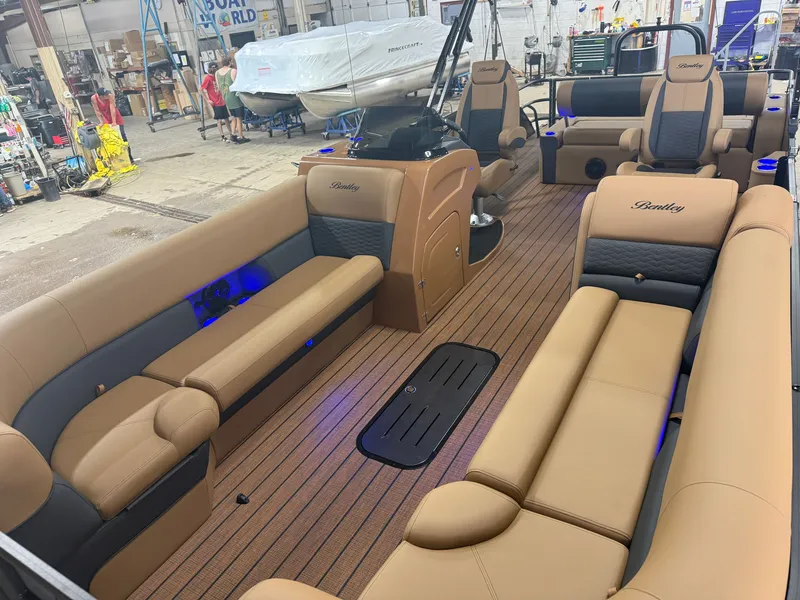 Slide: The Image of Bentley Pontoons Elite 300HP 253 Swingback Tritoon 2027 - 39