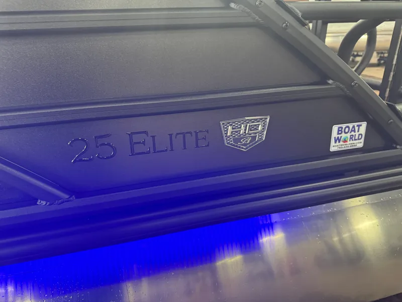 Slide: The Image of Bentley Pontoons Elite 300HP 253 Swingback Tritoon 2027 - 47