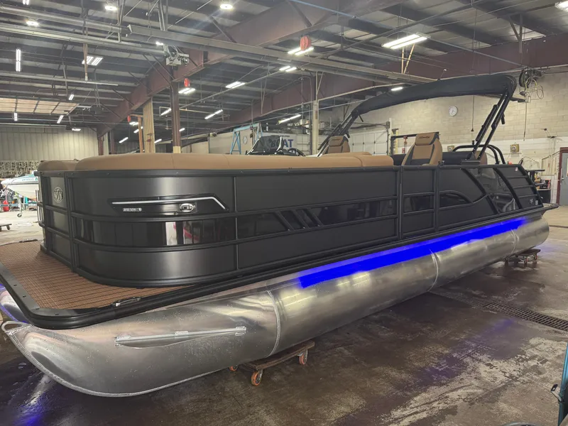 Slide: The Image of Bentley Pontoons Elite 300HP 253 Swingback Tritoon 2027 - 45