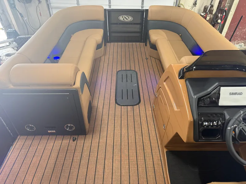 Slide: The Image of Bentley Pontoons Elite 300HP 253 Swingback Tritoon 2027 - 34