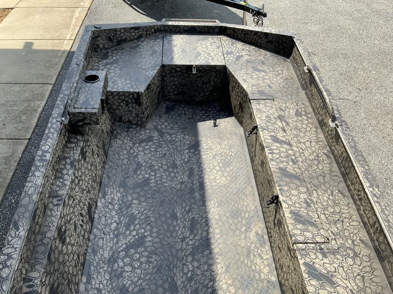 Slide: The Image of Ambush Boats 756 TN 2026 - 9