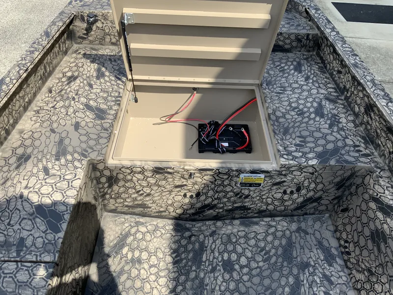 Slide: The Image of Ambush Boats 756 TN 2026 - 7