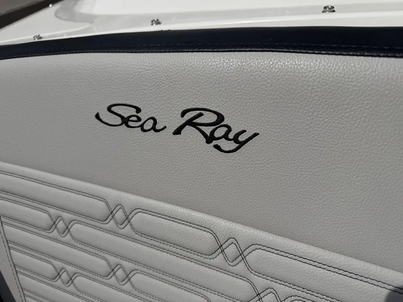 Slide: The Image of Sea Ray 210 SPX OB 2025 - 16