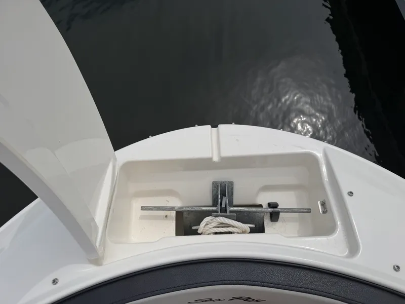 Slide: The Image of Sea Ray 210 SPX OB 2025 - 18