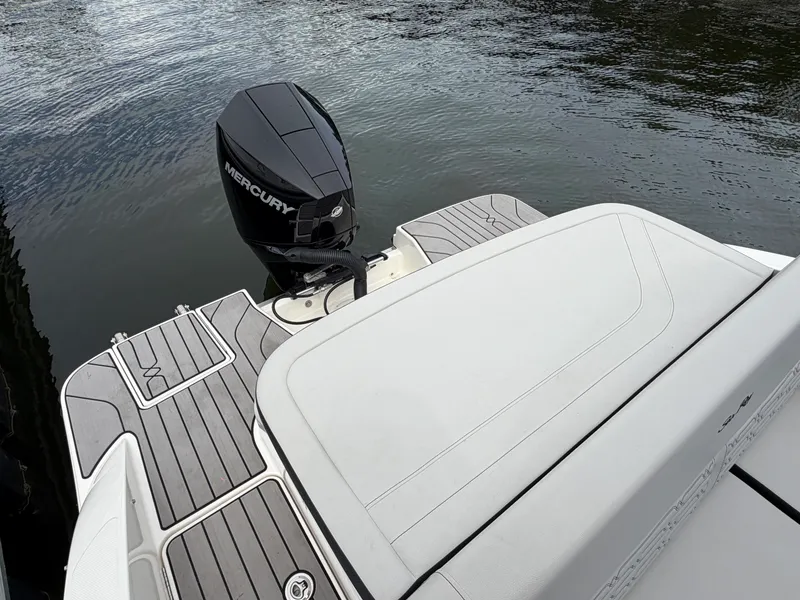 Slide: The Image of Sea Ray 210 SPX OB 2025 - 6