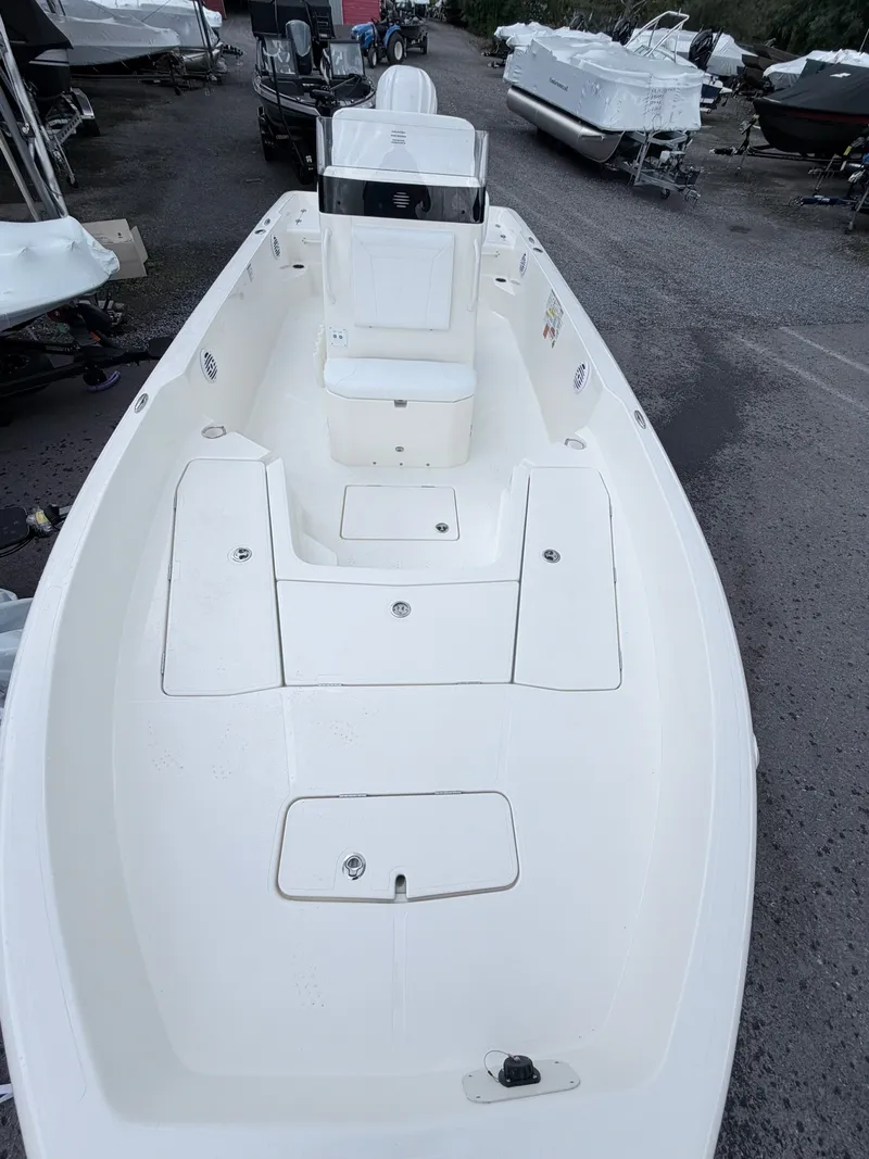 Slide: The Image of Skeeter SX2350 2026 - 37