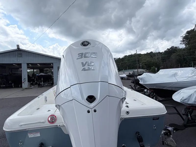 Slide: The Image of Skeeter SX2350 2026 - 16