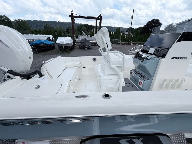 Slide: The Image of Skeeter SX2350 2026 - 18