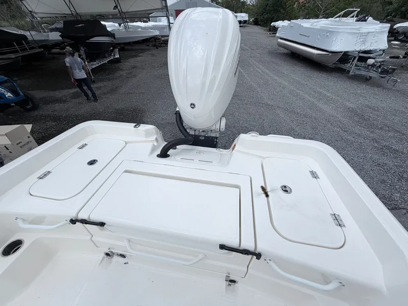 Slide: The Image of Skeeter SX2350 2026 - 33