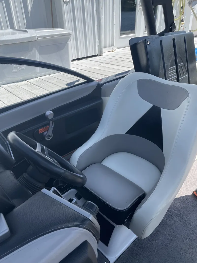 Slide: The Image of Malibu Wakesetter 23 LSV 2015 - 15