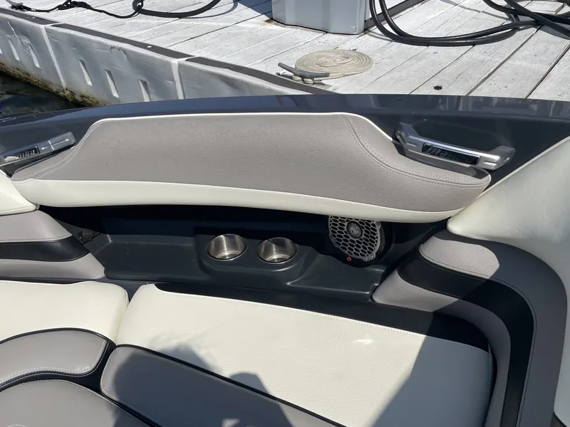 Slide: The Image of Malibu Wakesetter 23 LSV 2015 - 16