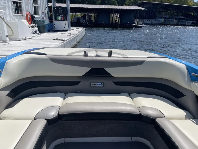 Slide: The Image of Malibu Wakesetter 23 LSV 2015 - 24