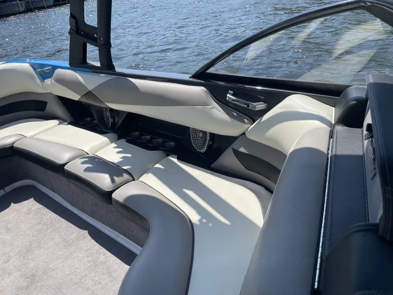 Slide: The Image of Malibu Wakesetter 23 LSV 2015 - 18
