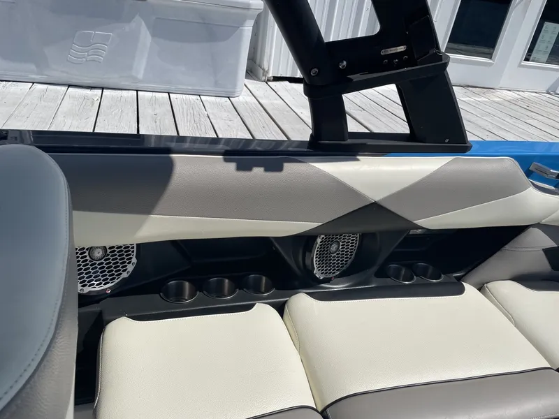 Slide: The Image of Malibu Wakesetter 23 LSV 2015 - 23