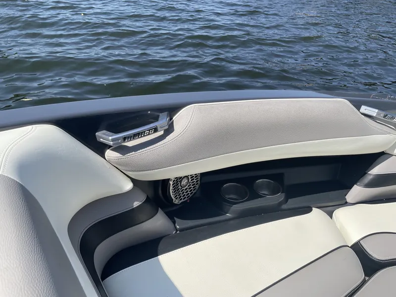 Slide: The Image of Malibu Wakesetter 23 LSV 2015 - 19