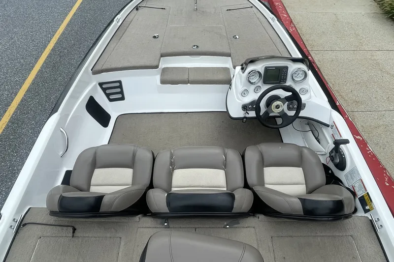 Slide: The Image of 2008 Nitro Z-7 boat interior with three seats and steering console. - 10