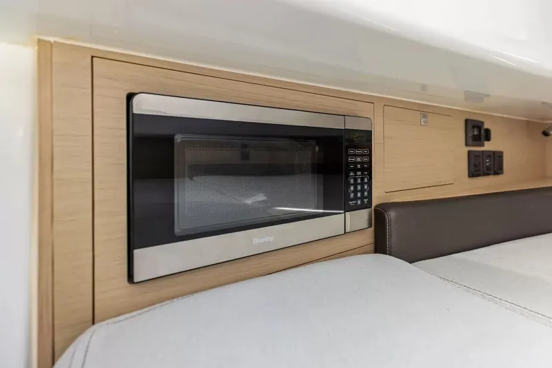 Slide: The Image of Wellcraft 38 T-Top 2025 - 29