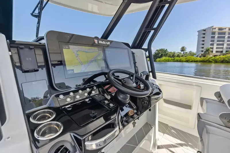 Slide: The Image of Wellcraft 38 T-Top 2025 - 20