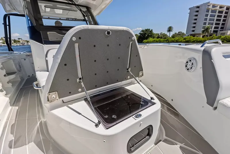 Slide: The Image of Wellcraft 38 T-Top 2025 - 31