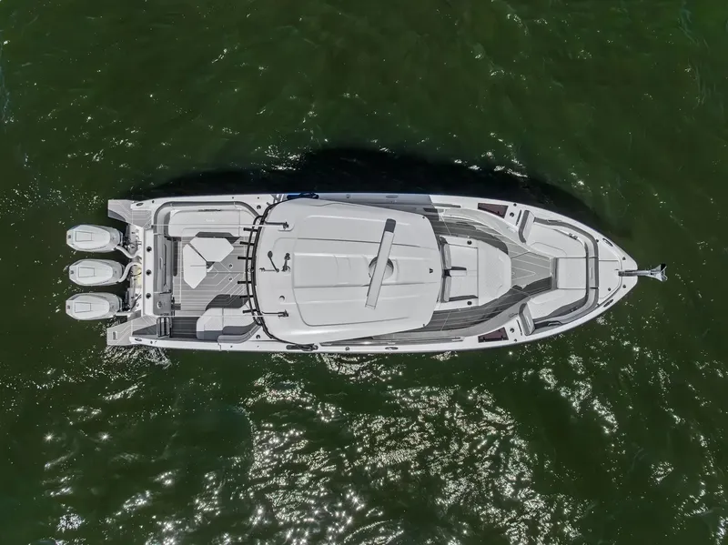 Slide: The Image of Wellcraft 38 T-Top 2025 - 6