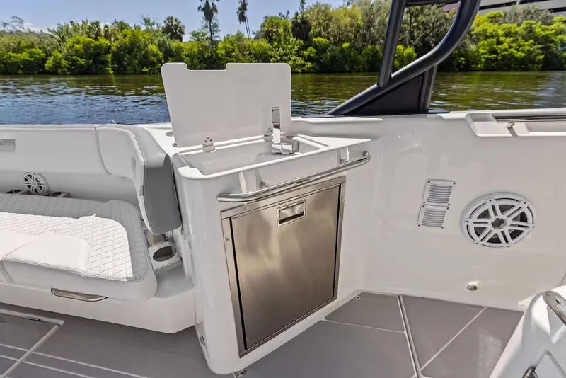 Slide: The Image of Wellcraft 38 T-Top 2025 - 10