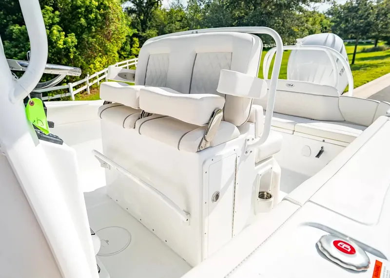 Slide: The Image of Sea Hunt Ultra 239SE 2027 - 18