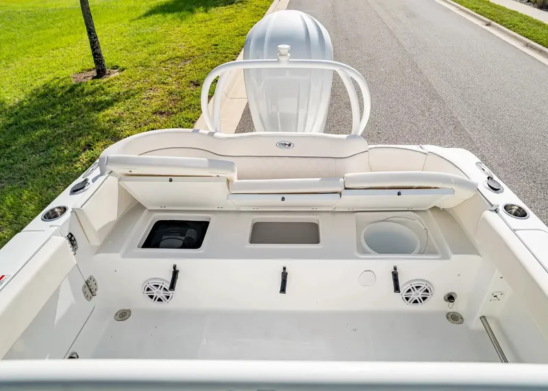 Slide: The Image of Sea Hunt Ultra 239SE 2027 - 12