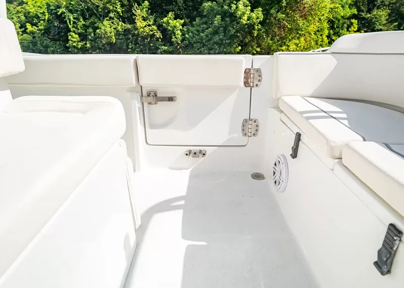 Slide: The Image of Sea Hunt Ultra 239SE 2027 - 6