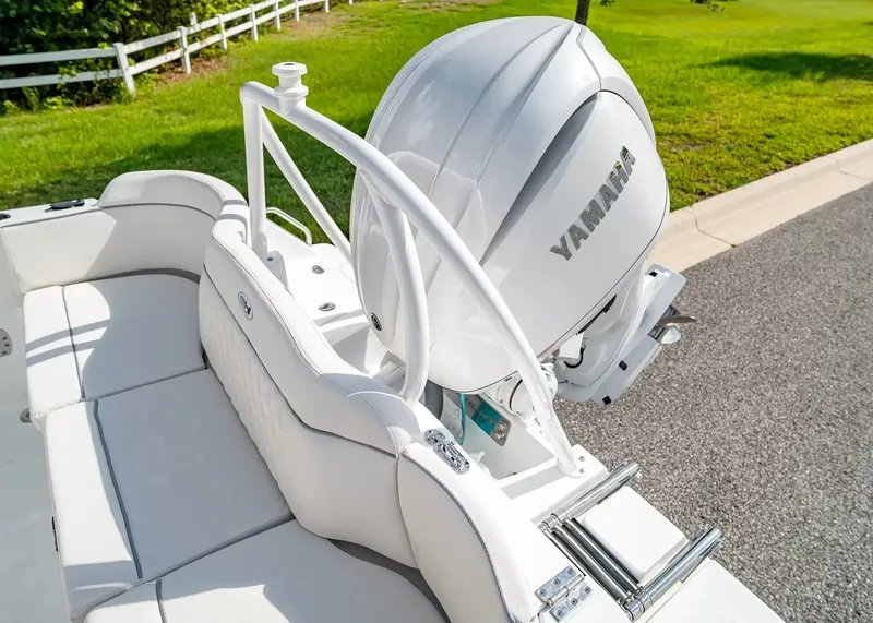 Slide: The Image of Sea Hunt Ultra 239SE 2027 - 10