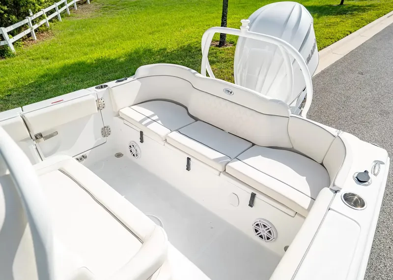 Slide: The Image of Sea Hunt Ultra 239SE 2027 - 5